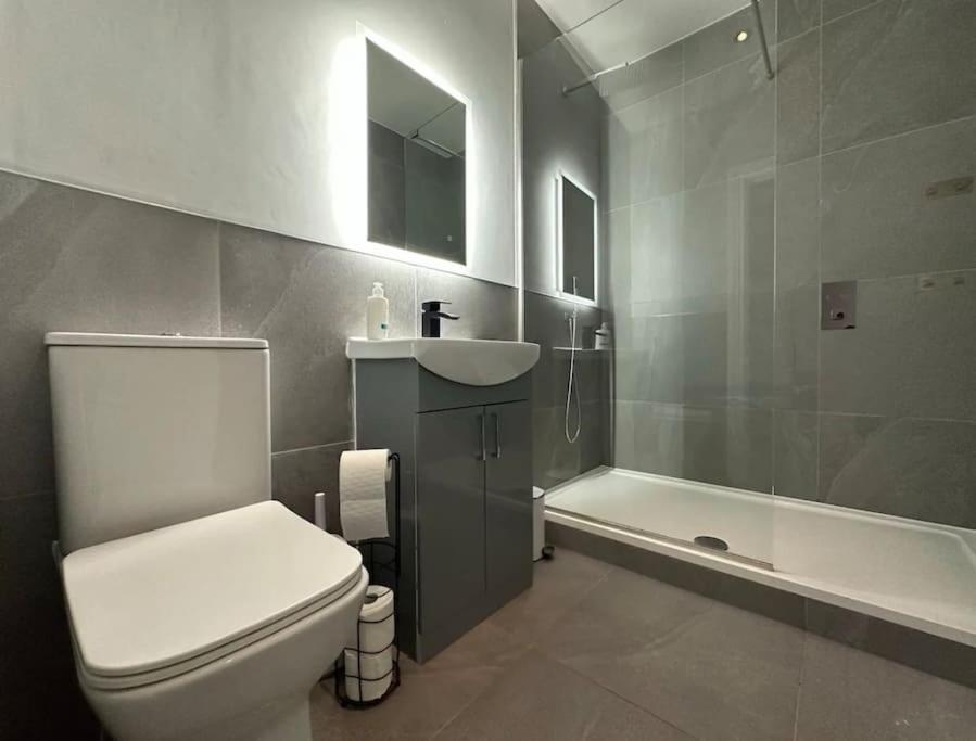 Superior Stay, Sophia Gardens, City Centre And Stadium Sleeps 4 Cardiff Eksteriør billede